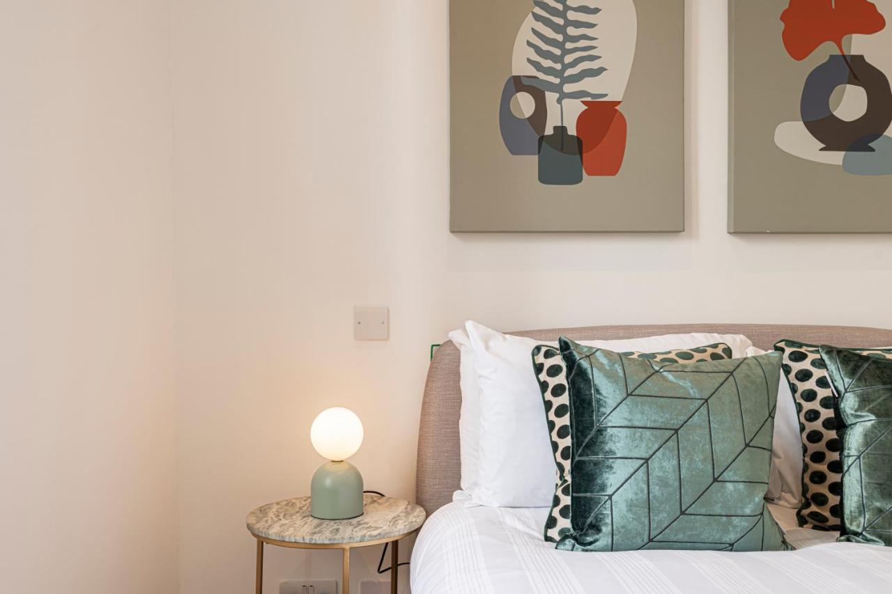 Stylish 1 Bed Flats In Soho, Next To Piccadilly Circus And Trafalgar Square 伦敦 外观 照片