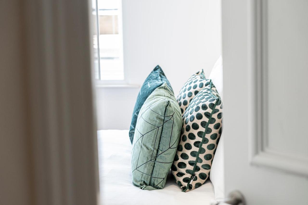 Stylish 1 Bed Flats In Soho, Next To Piccadilly Circus And Trafalgar Square 伦敦 外观 照片