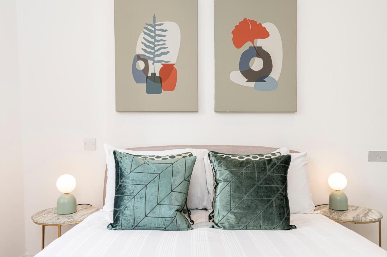 Stylish 1 Bed Flats In Soho, Next To Piccadilly Circus And Trafalgar Square 伦敦 外观 照片
